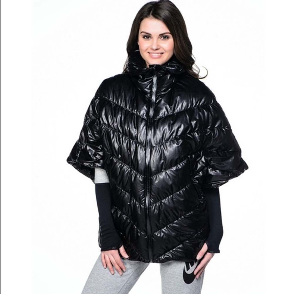 Nike Women’s Cascade Down Water-Repellent Pancho